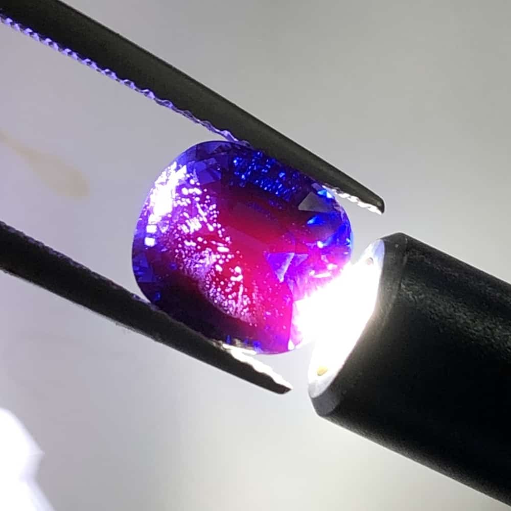 Red Fluorescence in a Cut Tunduru Sapphire Activated by a Fiber-Optic Light